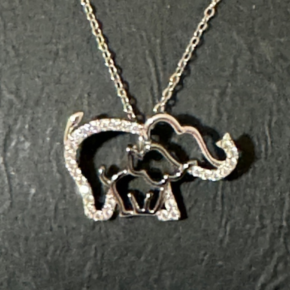 Fifth Avenue Collection Necklace Elephant with Baby Silvertone with Crystals